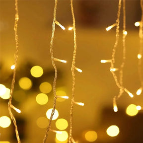 Cortina de Luzes LED Natalinas – Encanto e Magia para sua Casa