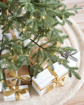Árvore de Natal Slim Alpine com Galhos Articulados, Suporte Metálico e Micro LEDs Embutidos