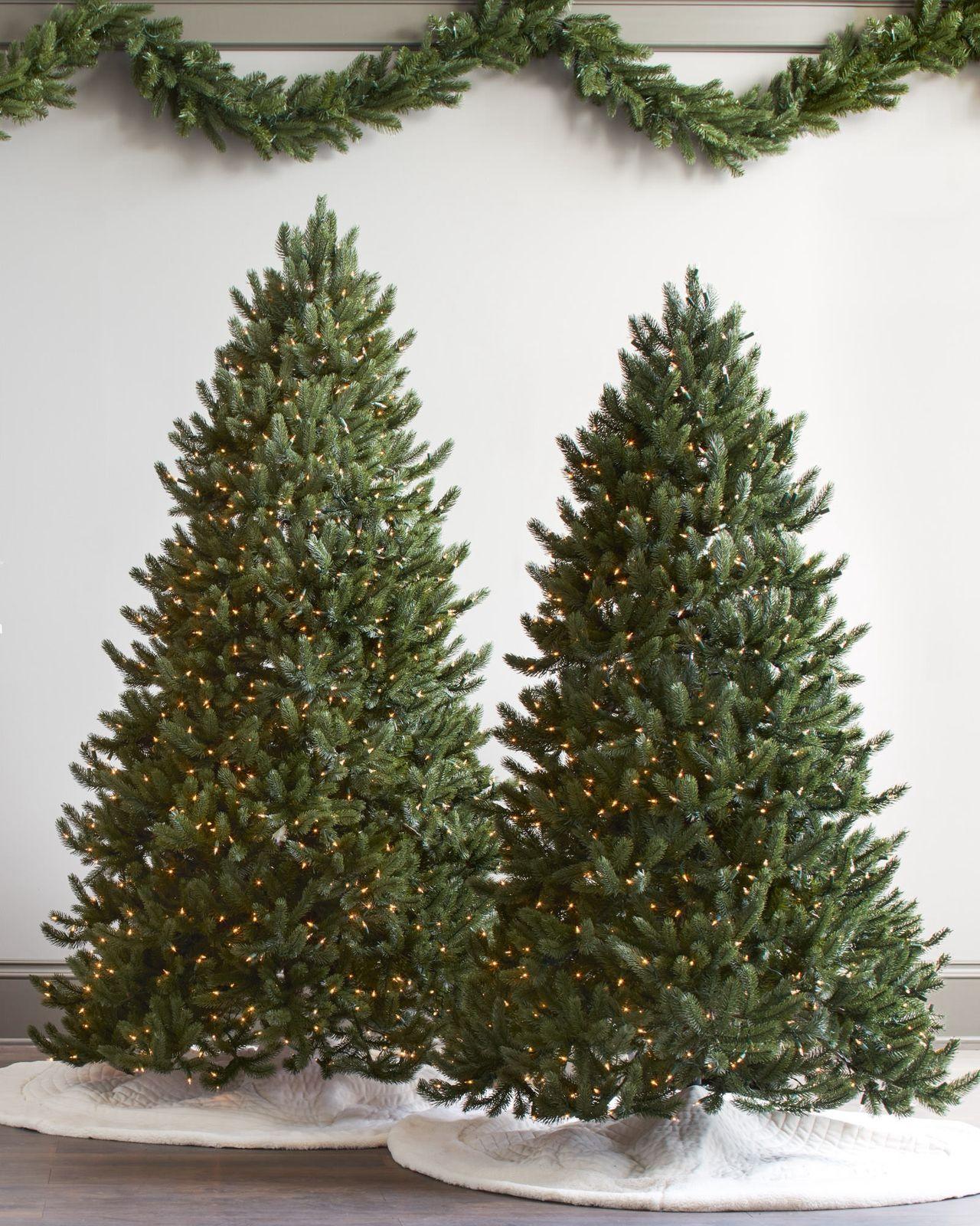 Árvore de Natal Vermont White Spruce com Galhos Articulados, Suporte Metálico e Micro LEDs Embutidos