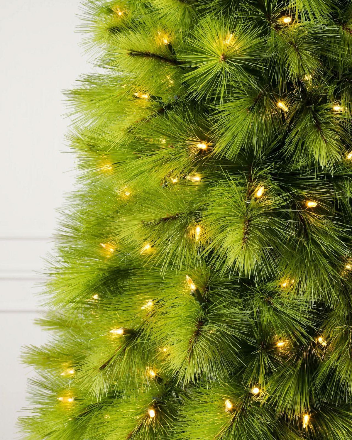 Árvore de Natal Monterey Pine Slim com Galhos Articulados, Suporte Metálico e Micro LEDs Embutidos 5